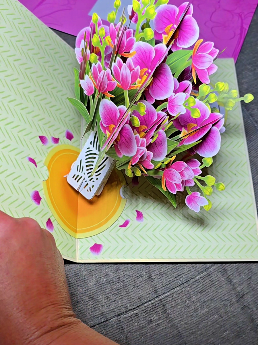 Pop up cards are so underrated and such an easy but wow gift!   #birthdaycard #mothersday #ValentinesDay #popupcard #greetingcard 