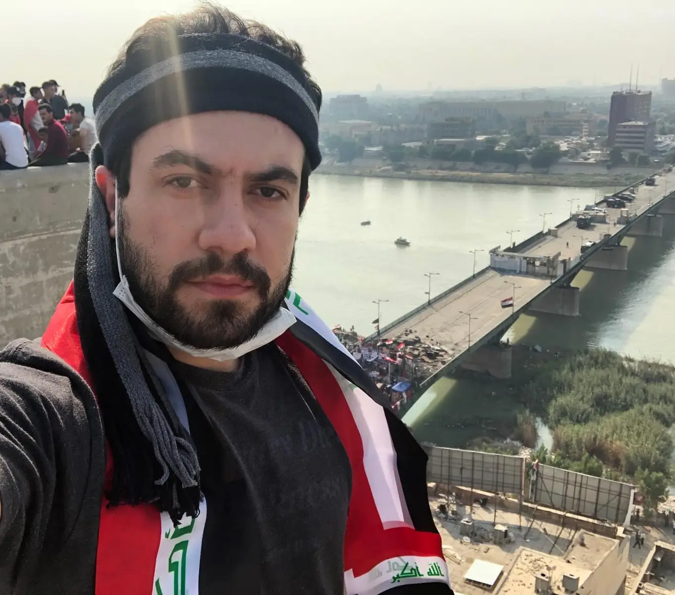 ‬‏كنتُ حاضرًا في تشرين، في ساحة التحرير التي لم يحضرها فائق الشيخ علي.. وكانت سيارات العتبة الحسينية حاضرة لدعم المتظاهرين في ساحة التحرير التي لم يحضرها فائق الشيخ علي.. وكانت خطابات مرجعية النجف حاضرة في تشرين لدعم الاصلاح.. تشرين التي لم يحضرها فائق الشيخ علي.. فائق الذي يتبجح باستفتاء هزيل لم يحضرهُ بنفسه.. لم يكن حاضرًا في تشرين.. هو لا يعرف شهداء تشرين كما نعرفهم، ولا يعرف شهيدات تشرين كما نعرفهن.. ولم يجازف بنفسه ويحضر كما جازف الشباب، وأنا أقول بكل ثقة وأعرف ان الكثير من شباب تشرين أكبر من خطاب هذا الرجل الهزيل خُلقًا.. هذا الذي لا يرى للمروءة حدًا إلا ويهتكه متسلقًا على دماء شباب تشرين.. وعندي وعند غيري تشرين منه براء أقل #حسين_تقريبًا 