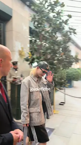 Félix from stray kids leaving a restaurant in Paris #fyp  #louisvuitton #felix #felixstraykids #parisfashionweek @Stray Kids 