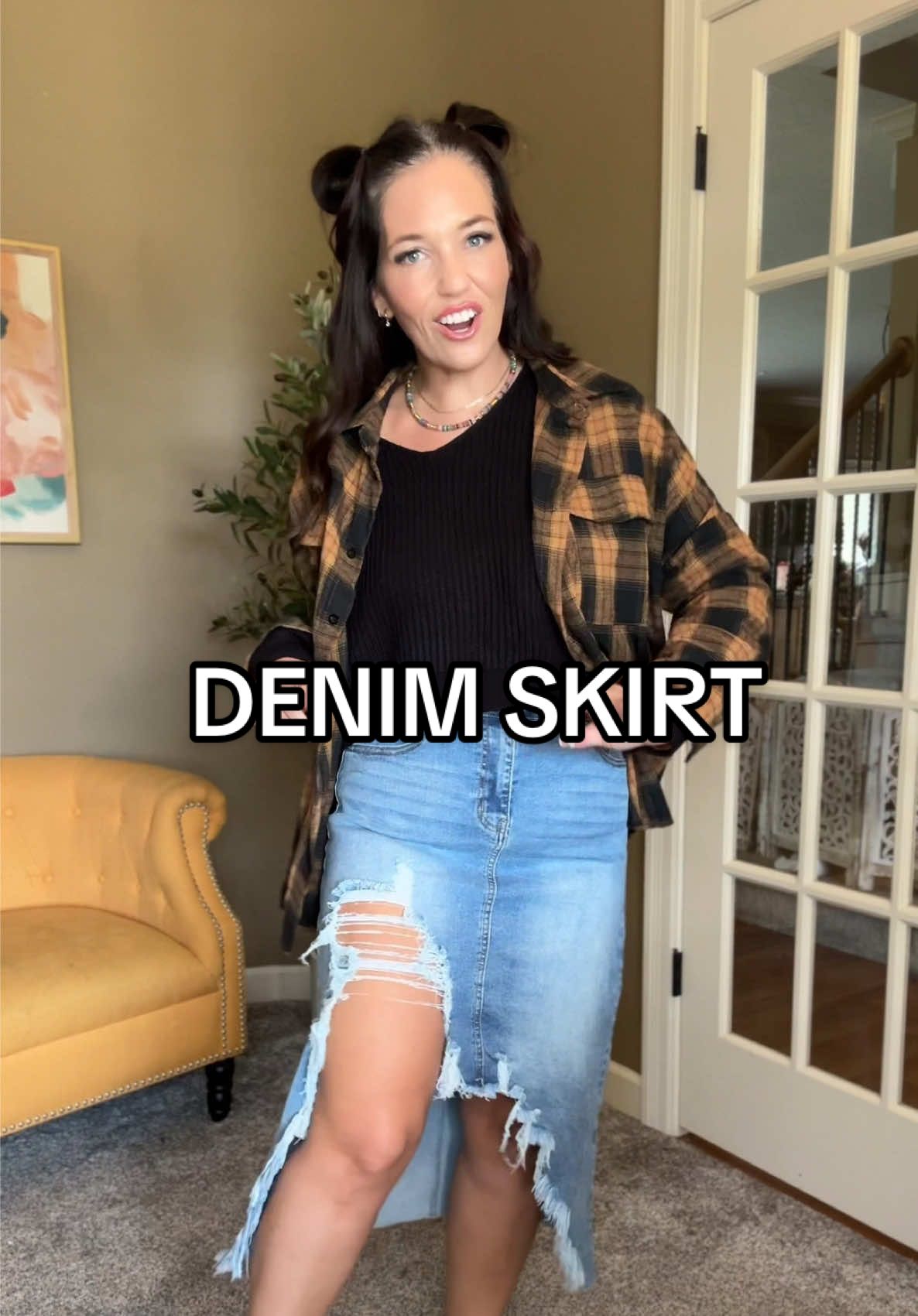 Love this stretchy denim skirt for the fall. 
