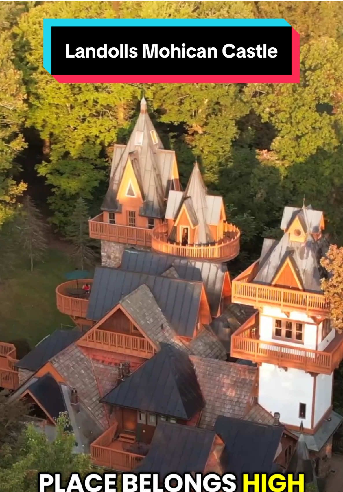 Did you know there’s a castle in Loudonville Ohio that is actually a hotel?!? @landollsmohicancastle is truly one of a kind and belongs on your bucket list! 🏰 #fyp #foryoupage #loudonville #ohio #placestostay #bucketlisttravel #ohiohiddengem #hotelroom #castle #luxuryhotel 