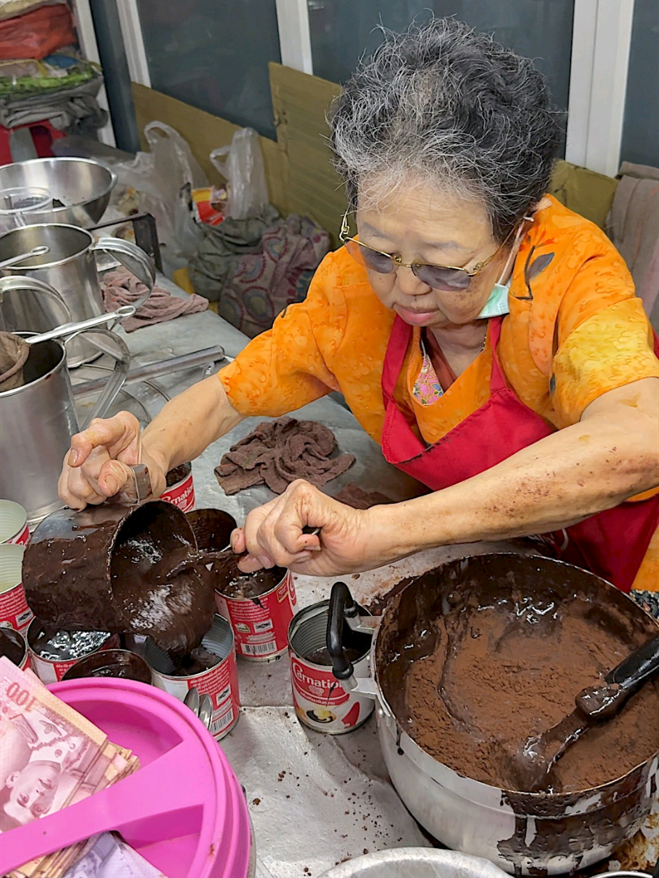 Grandma’s Must-Try Iced Cocoa in Bangkok #bangkok #streetfood #cocoa 