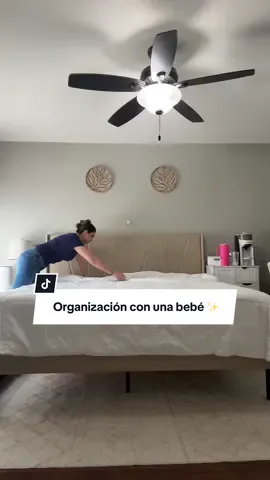Mientras mi bebé está despierta es cuando debo aprovechar para hacer lo que necesito, porque dormida no puedo hacer ruido 🤭💗 . . . . . . . . . . . . . #MomsofTikTok #momlife #organizedhome #maternidad #organizacion 