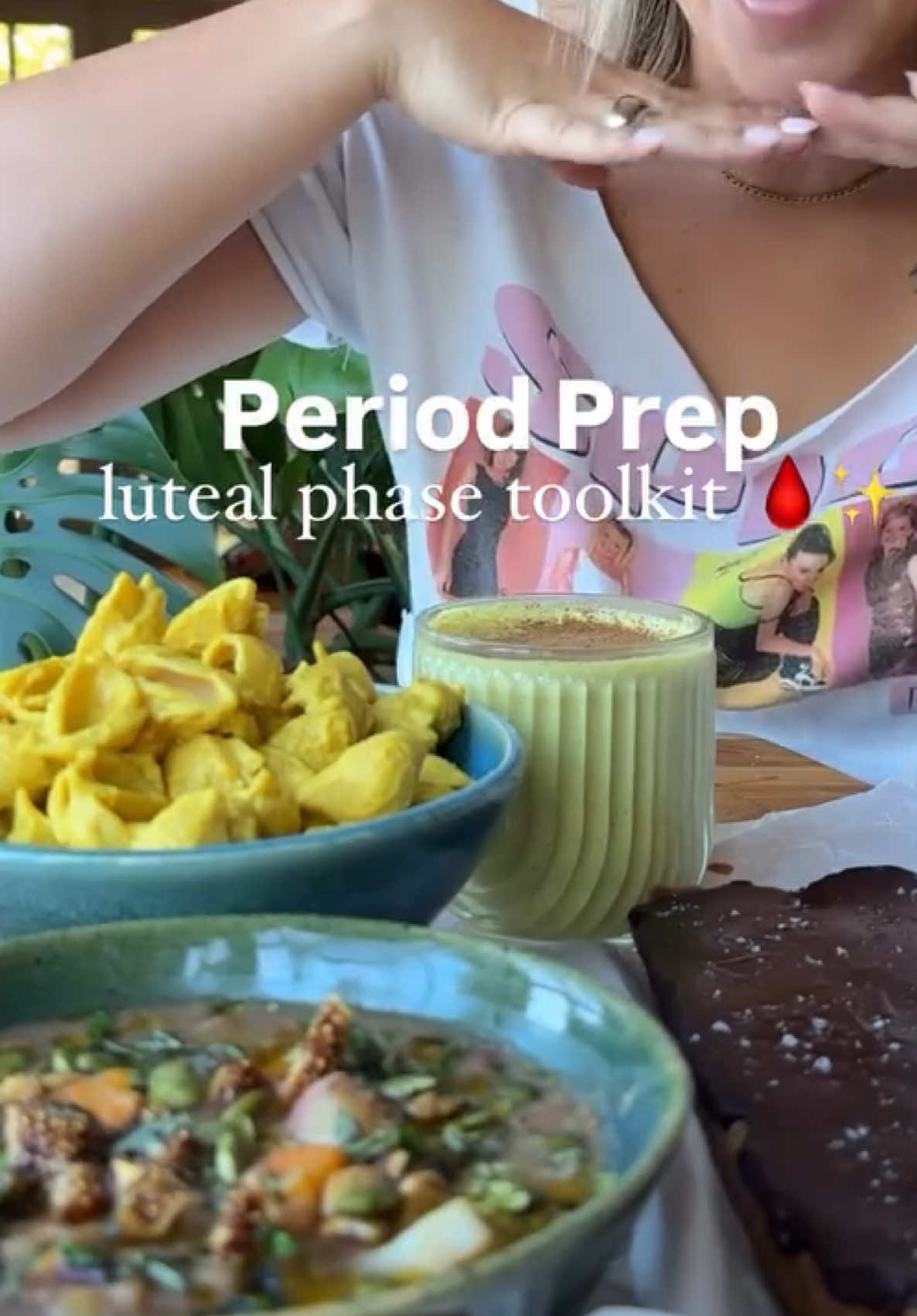 Luteal bloat? Not with this menu 🤰👏🏼 Say ME below and I'll send you the page to join us! ✨ Just uploaded 9 recipes to our cooking club on (s)ubstack to give you all the love you need to get through this phase happy & well fed ✌🏼 we'll be hitting a new phase every month so that by the end of the year you'll have 36 recipes + so many tools to get you through every phase of your cycle.  This has been by far the most requested series we bring back and I'm so happy we did. 🫶🏼💕🥰 #mealprepideas #hormoneimbalance #periodpain #dinnertonight #cyclesyncing