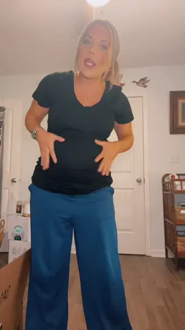 THIS IS A GAME CHANGER !!! 9 months pregnant and FINALLY feeling some relief @Momcozy Official  #momcozy #bellyband #pelvicpain #pregnant #pregnancy 
