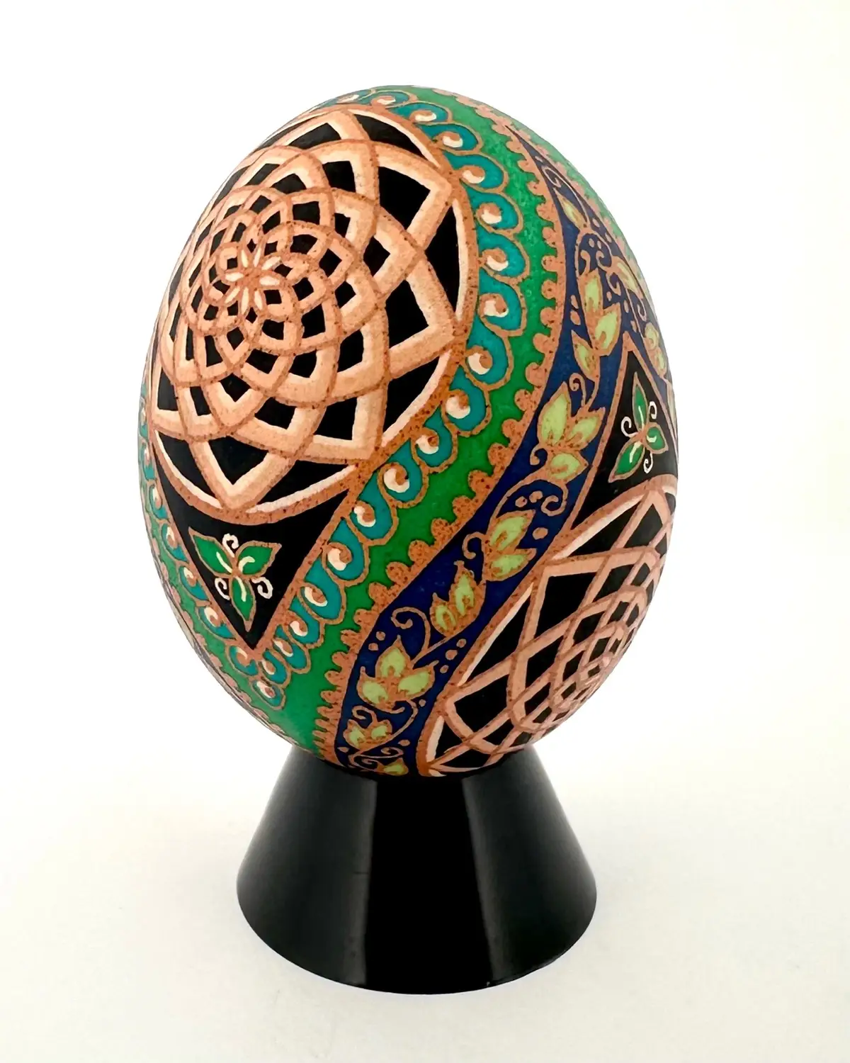Very excited for the new photo option here on TikTok. This gives you a chance to see the finished pieces without my distractingly poor videography skills.  This etched egg almost looks like carved wood and I’m so happy to share it with you. #pysanky #katherinealexanderart #pysankaoftheweek #pisanki #art 