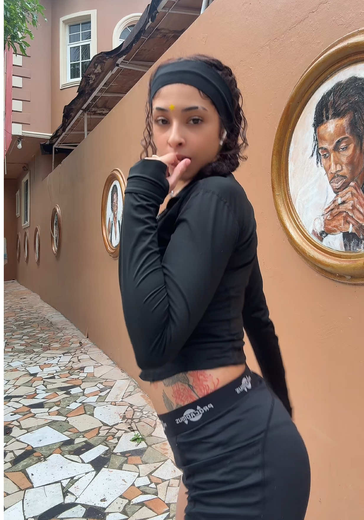 OUI OUIIIII Dc: me 💃🏽 @PinkFox #fypシ゚viral #virgo♍️ #liryy #jamaicantiktok🇯🇲viral #dance #Summer #dancechllange 