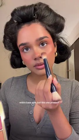 Hourglass Fox palette <3 feeling like an absolute princess with the glow 💐 @Hourglass Cosmetics  . . #makeup #usa🇺🇸 #glowymakeup #hourglass #ohiostate 