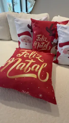 Decoração de Natal. Kit 4 capas de almofadas natalinas.  . . . . . #natal #decor #decoração #almofadanatalina #decornatal 