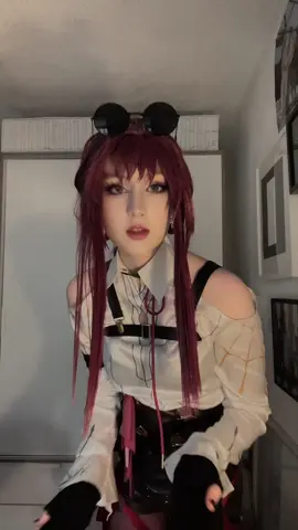 The shadow on my wardrobe was a paid actor….. ALSO MY HALLOWEEN COSTUME THIS YEAR WILL BE MAKIMA!!!  #kafka #HonkaiStarRail #kafkahonkaistarrail #kafkacosplay #hoyoverse 