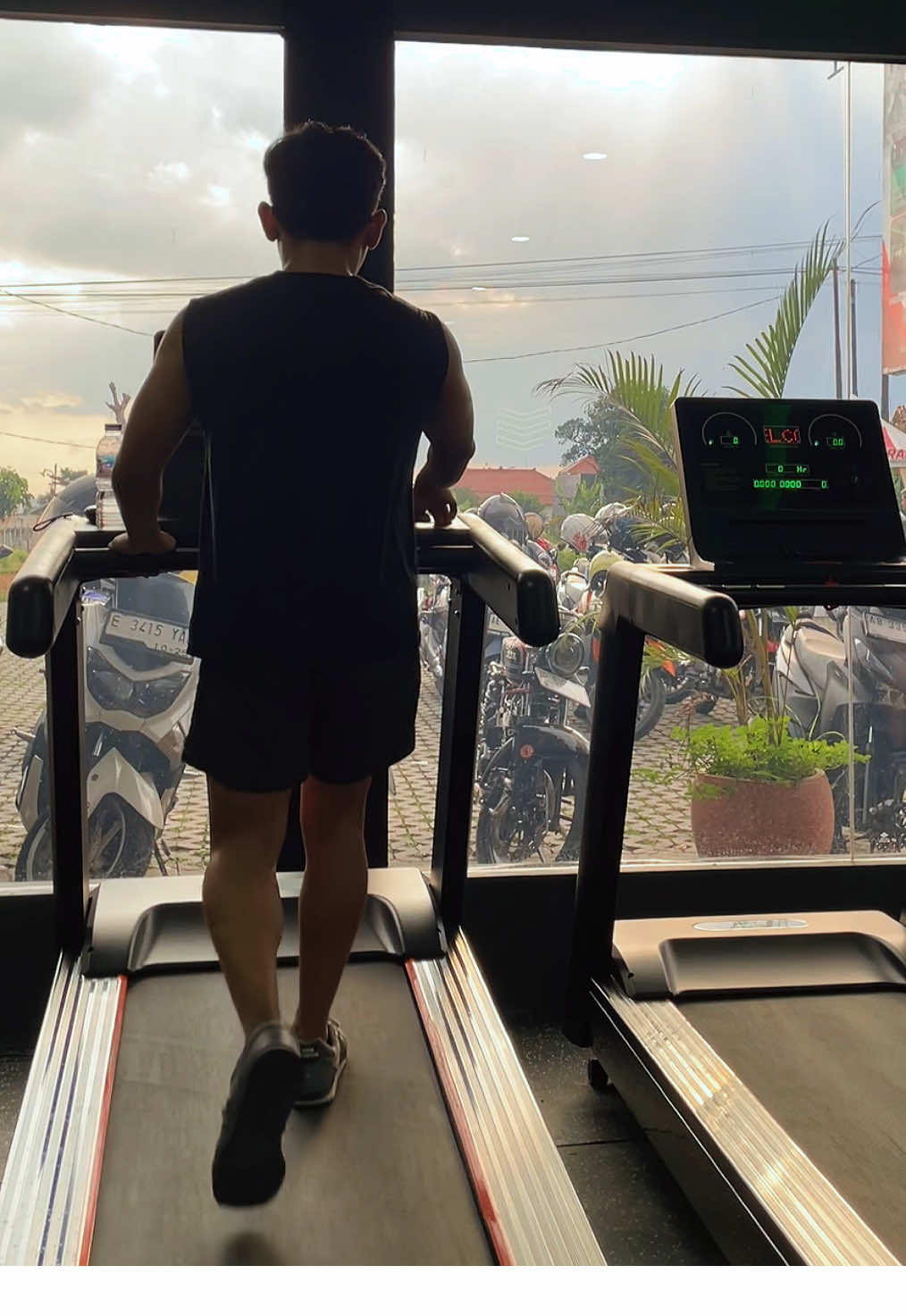 Wanginya elegant & tahan lama! Bellagio Homme EDP, scent yang bikin percaya diri seharian. Gas co! #BellagioHomme #ParfumTahanLama #SCENTofGENTLEMAN 