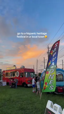 immerse yourself in the culture!☺️ this was so fun🥹💞 #hispanicheritagemonth #learnspanish #practicespanish #culture #salsa 