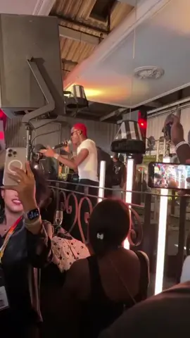 Fireboy launches his new hairstyle on stage as he performs in Cape Town, south Africa💪🔥