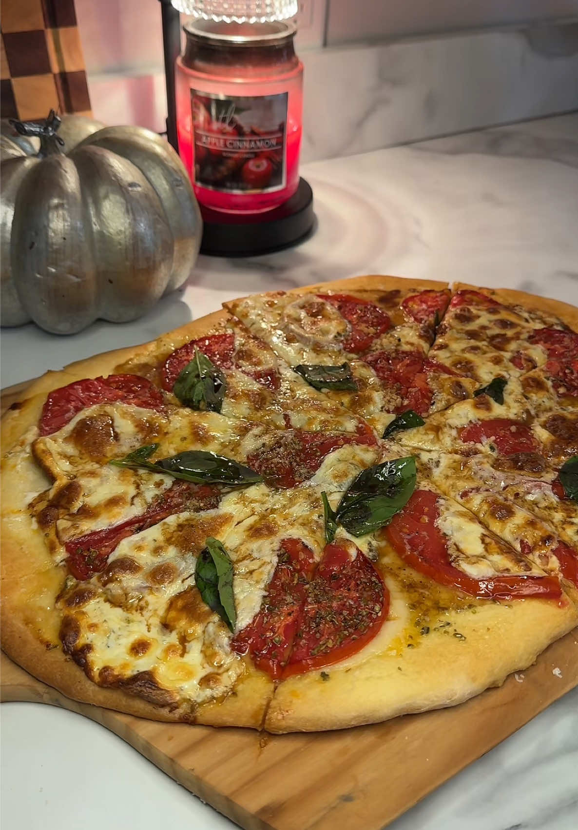 Easy homemade pizza dough 🍕😋 3/4 cup warm water 110 degrees F 1 packet active dry yeast (2 1/4 tsp) 1 tsp sugar 2 cups all purpose flour 1 tbs olive oil 1 tsp salt Bake at 450 for 15-20 min  #dinner #EasyRecipe #Recipe #pizzadough #pizza 