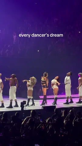 like dream job #backupdancer #dancerlife #dreamjob #tatemcrae 