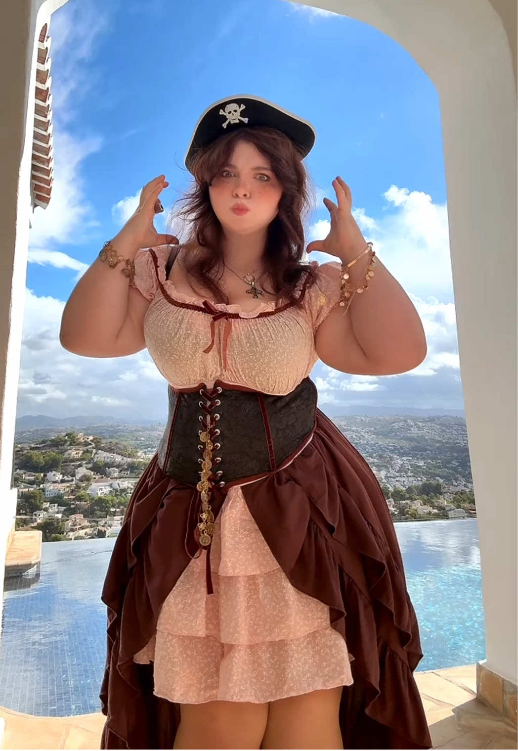 Hi from your local pirat girl 🏴‍☠️ #brunette #piratecosplay #pirate #piratecore #outfit 