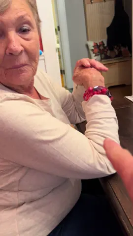 If she doesn’t know what something is, she always smells it. You’ll see her do that a few times in this video. And thank you for her gifts. #fyp #dementia #granny 