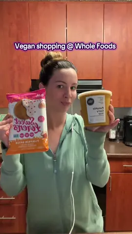 Plant based shopping for the week fall edition ❤️🍁🍂🎃#vegan #plantbased #healthygroceries #wholefoods #groceryshopping @Whole Foods Market 