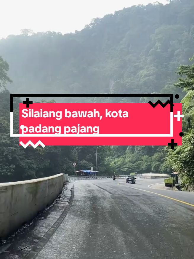 Silaiang Bawah, gerbang hijau yang menghubungkan perjalanan menuju Kota Padang Panjang. Jalan berkelok yang membelah hutan lebat ini menghadirkan pemandangan asri, udara sejuk, dan suasana tenang khas Sumatera Barat. Setiap tikungan menyajikan panorama alam yang memukau, menjadikannya salah satu jalur paling ikonik sekaligus penuh cerita di Ranah Minang. Tempat yang bukan hanya dilewati, tapi juga layak dinikmati keindahannya. 📍 silaiang bawah, kota padabg panjang #silaiangbawah #kotapadangpanjang  cr/tiktok @beelzebubkvb 