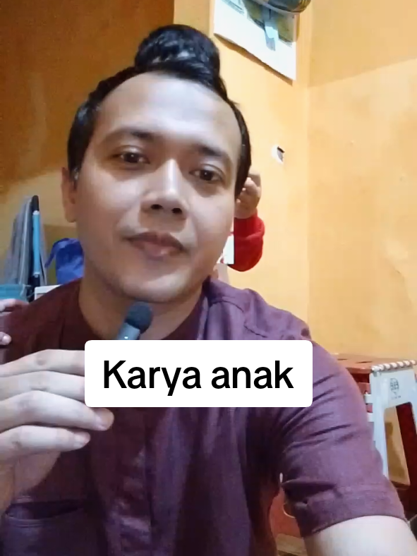 Anak saya mau menunjukkan karyanya di sekolah. Tolong kasih semangat ya! 💪🏼👍🏼😁