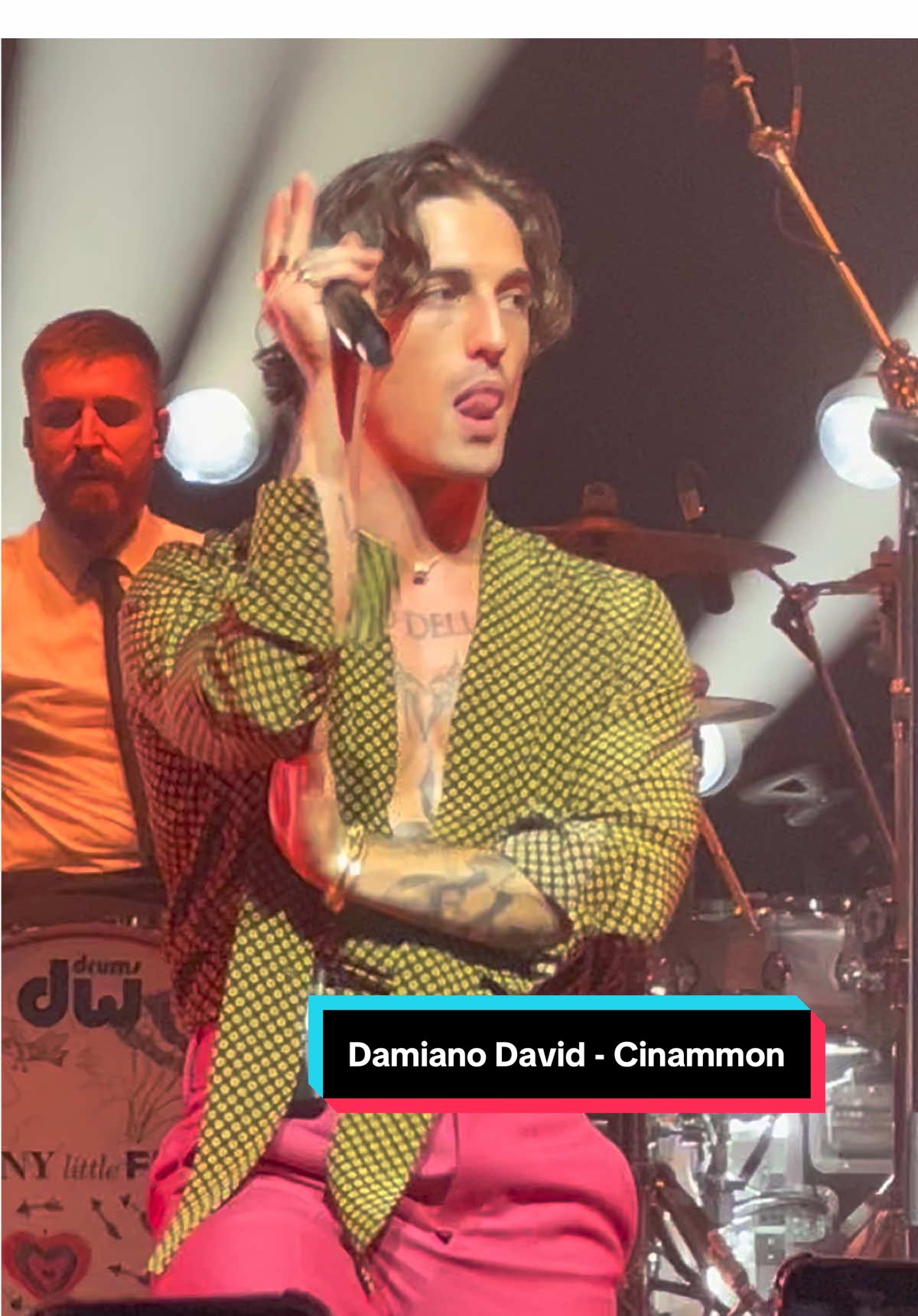 Damiano David can sing Cinnamon all day, every day 🫠🥰 what a great show at the Roundhouse #DamianoDavid #funnylittlefears #funnylittledreams @Damiano David