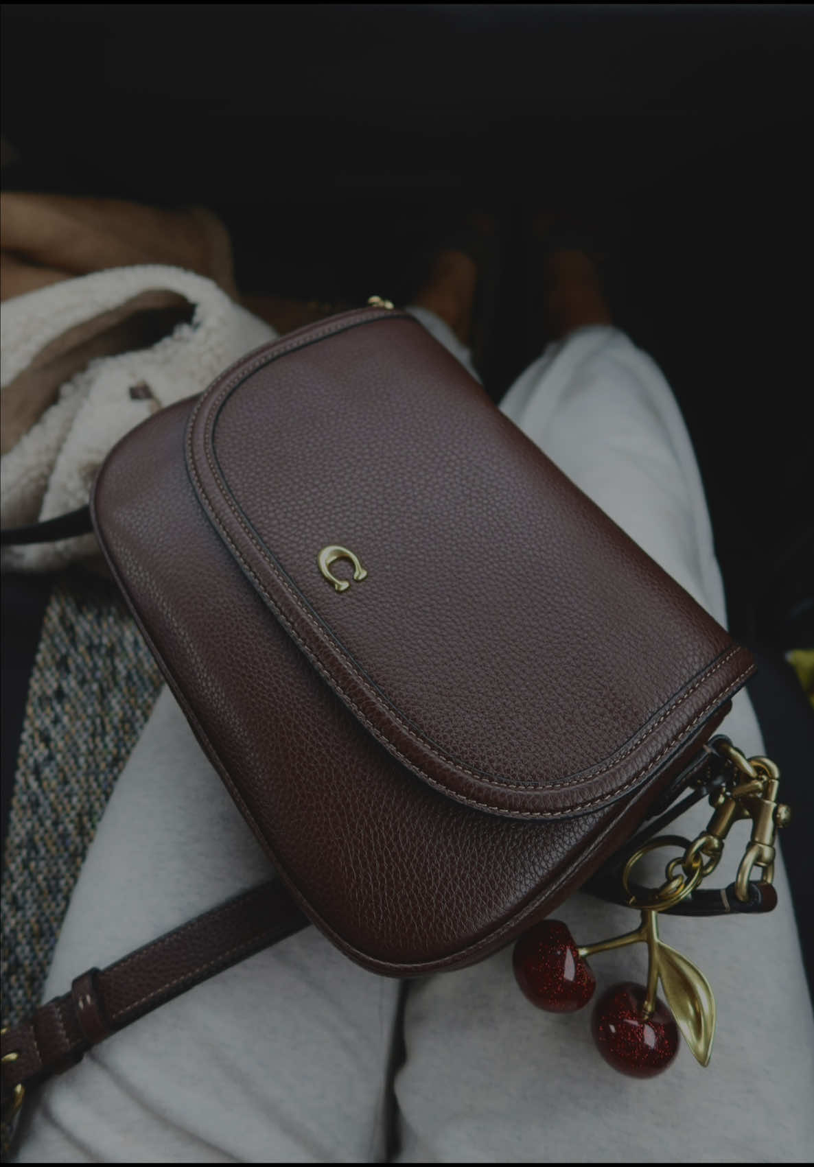 PURSE HAUL 🧸⭐️ #fup #pursehaul #whatsinmypurse #foryoupage #coachpurse @Coach @Diorbeauty @Dior 