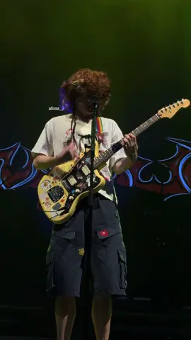 Finally after 2 years I saw cavetown live again :’) || @cavetown opening for pierce the veil amsterdam || #cavetown#boyswillbebugs#cavetownconcert#concert