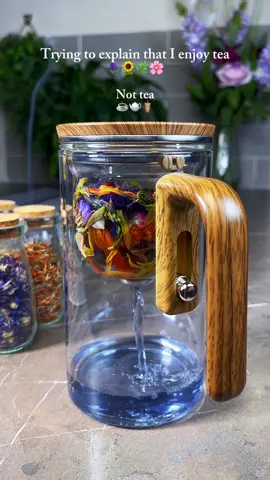 Perfect flower mix for our teapot 🥰🪻🌼🍂