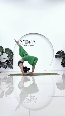 Hỡi những người bạn trẻ, dù có bận rộn đến đâu thì hãy cố gắng dành thời gian 30 phút mỗi ngày để tập thể dục nói chung, tập Yoga nói riêng để có một tinh thần sảng khoái, cùng một cơ thể khỏe mạnh nhé! ❤️❤️ #yoga #reels  #yoganangcao #pincha #hollowback 