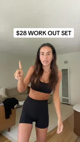 It comes in a leggings option too so I just got that ugh #workoutset #amazonfinds 