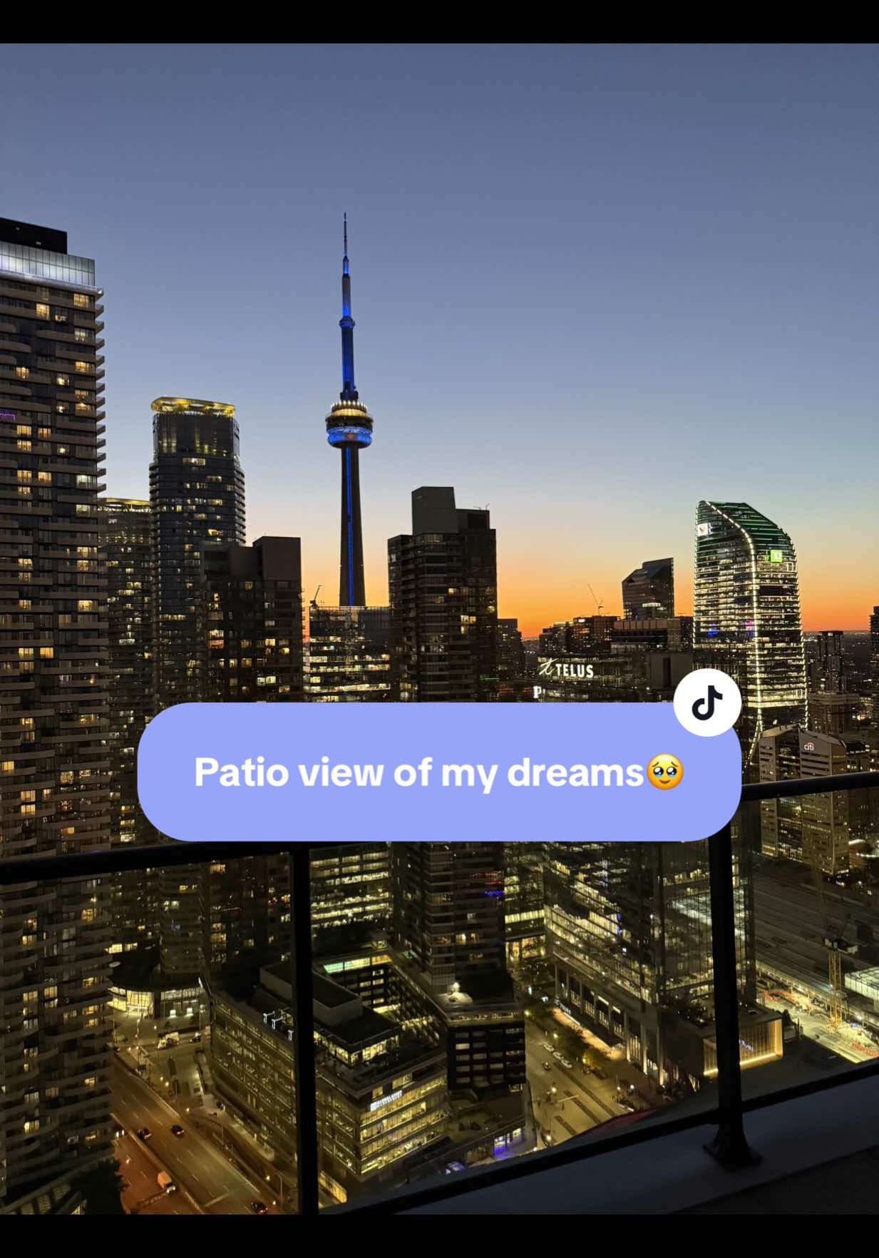 I think I love it here?? 🌆🌇   #toronto #newcity #moving #view #torontolife 