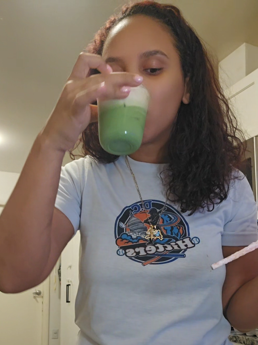 I think I'm up to something @Nurri 🤣💭💭 Strawberry Protein Cold Foam with matcha 🍵. #matchalatte #proteincoldfoam #proteimdrink #nurrinutrition 