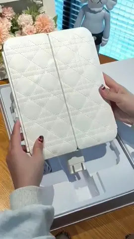 O espelho portátil com iluminação de led veio para transformar sua maquiagem, Meninas não perca essa oportunidade.  #tiktokshop #espelhodeled #maquiagem #maquiagemperfeita #espelho 