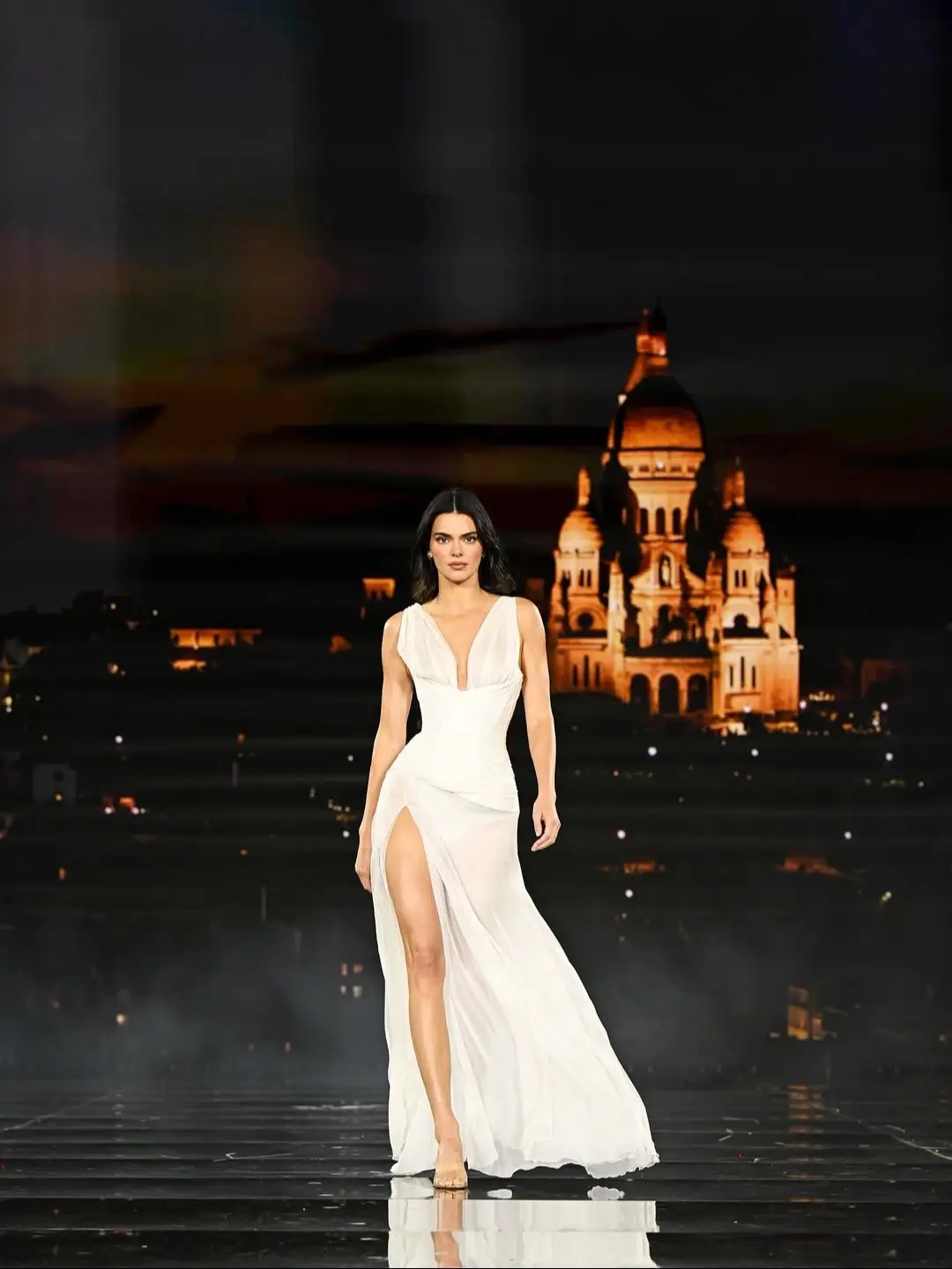 #kendalljenner - #lorealparis 🪽
