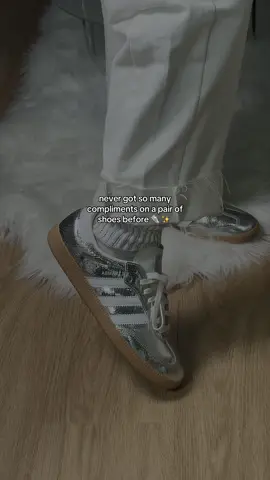 love these sm #adidassamba #sambas #crackedmetallic #fyp #silvershoes 