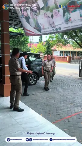 Halo #sobatrbpn Kota Gorontalo   Senin, 29 September 2025. Kunjungan Kepala Kantor Wilayah BPN Provinsi Gorontalo dalam rangka monitor dan evaluasi kinerja realisasi fisik dan anggaran pada kantor pertanahan kota gorontalo. ~ Dukung Kami Menjadi Kantor berpredikat ZI-WBK, Kantor Elektronik dan Kota Lengkap 💪 ——‐———————————— Ayo follow, subscribe, like, share dan update informasi tentang Kantor Pertanahan Kota Gorontalo melalui akun media sosial kami: ✖️ X : @KantahKotaGtlo 📷 iG : @kantahkotagorontalo 🎥 YT : Kantah Kota Gorontalo 🔍 FB : Kantor Pertanahan Kota Gorontalo ——‐—————————————— #ATRBPNMajudanModern #ATRBPNKiniLebihBaik #MelayaniProfesionalTerpercaya #untukgorontaloyanglebihbaik @nusronwahid @ossy_dermawan @kusno_katili @kanwilbpngorontalo @kementerian.atrbpn