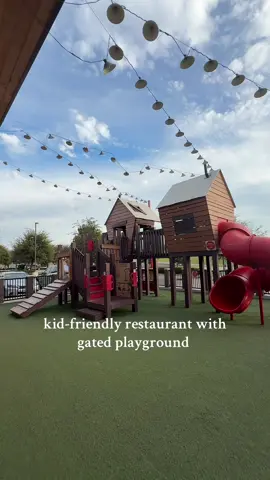 toddler & kid friendly restaurant with gated playground ✨ @hatcreekburgers is a mom’s DREAM, with a picky toddler-approved menu, playground, AND happy hour. There are 📍 7 DFW locations, including McKinney, Allen, Frisco & Dallas. #kidfriendlyrestaurant #wheretoeatwithkids #dfwrestaurant #kidfriendlymeals #dfweats 