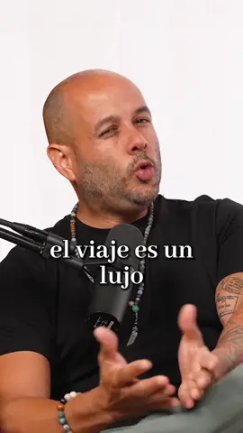 Viajar con deuda es la PEOR decisión financiera que puedes tomar 🫠 Podcast disponible en YouTube JEFES DEL DINERO 💵  #anetteespinet #viajes #italia #finanzas 