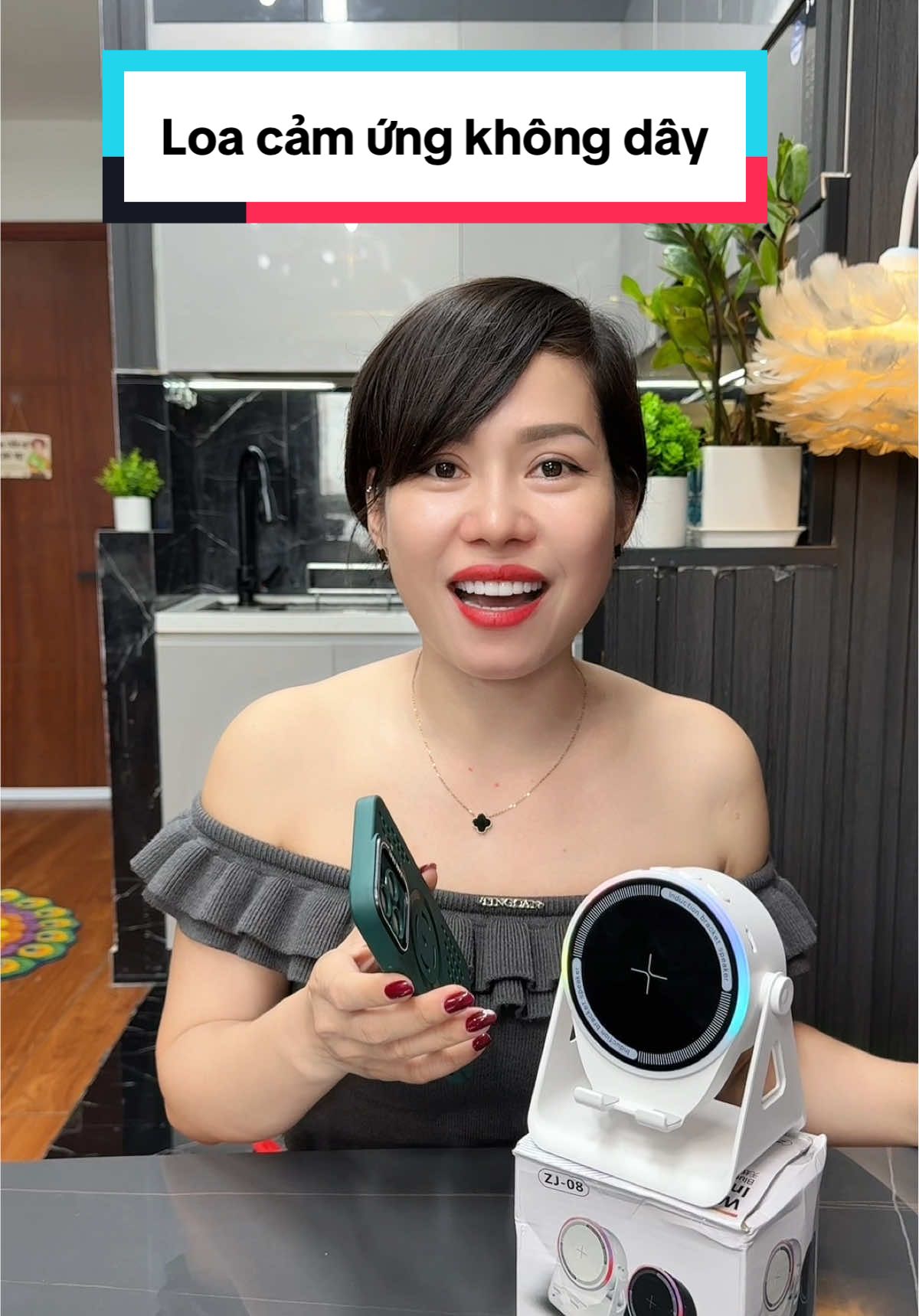 Loa cảm ứng không dây, loa âm thanh Bluetooth ko cần kết nối, di động 4 trong 1, Với chức năng nguồn điện di động, giá đỡ điện thoại di động với ánh sáng xung quanh đầy màu sắc 360 độ ° Xoay cho iP Android #cindythuytichcuc #loa