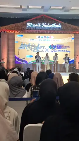 opening yang selalu memukau 😍🫶🤌 @Rony Parulian @rontheroom @we_r1official @we_r1sulut  #ronyparulian #wer1fam #gorontalo #hulonthaloartandcraftfestival #wer1official 