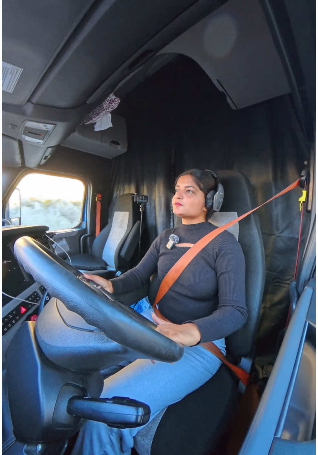 #trucker #female #india #punjab #canada #viral #sarpanchdesh⛳️🦅🇺🇸 #usa #worldwide #trendingnow #hardworking 
