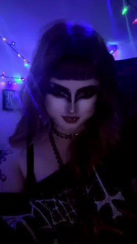 i’ll clock myself on the makeup filter before you do. ✋ #phantomoftheopera #goth 