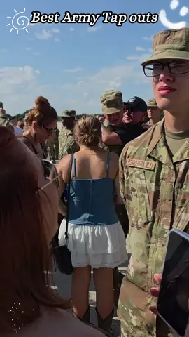 Best Army Tap Outs 😭#reunion #surprise #army #military #fypシ゚viral #fyp #tiktok #usa 