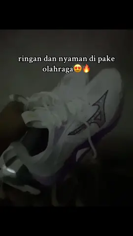 ringan dan nyaman di pake olahraga🥰#mizunovolly #sepatuvolly #fyp 