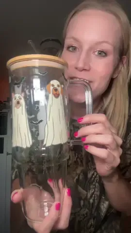 Obsessed is an understatement… ghost dogs + iced coffee = spooky perfection 🎃🐶 This 40oz Halloween glass is reusable, comes with a bamboo lid & straw, and is a must-have for fall vibes! 🍂 #SpookySeason #HalloweenAesthetic #DogMomLife #GhostDogs #FallDrinkware