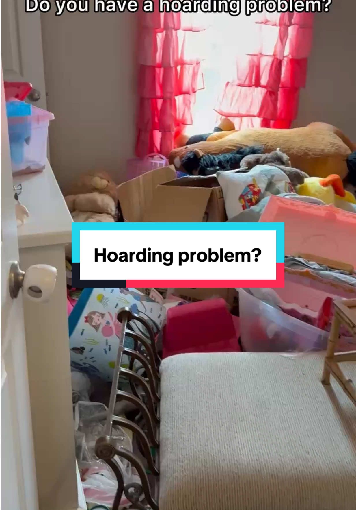 Do your kids have too many toys? We helped this woman get back in control of her daughter’s room and declutterred a lot of toys!!! #clean #howto #declutter #CleanTok #trending 