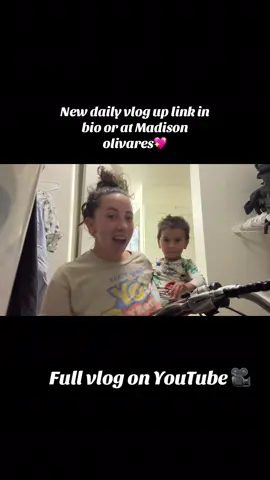 POV: when your toddler becomes your stylist 👕😂  #fulltimecontentcreator #dailyvloging #family4 