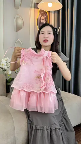 Váy công chúa xinh yêu quá #thoitrangtreem #memykytinh #vayxinhchobe #vaybegai #vaycongchua 