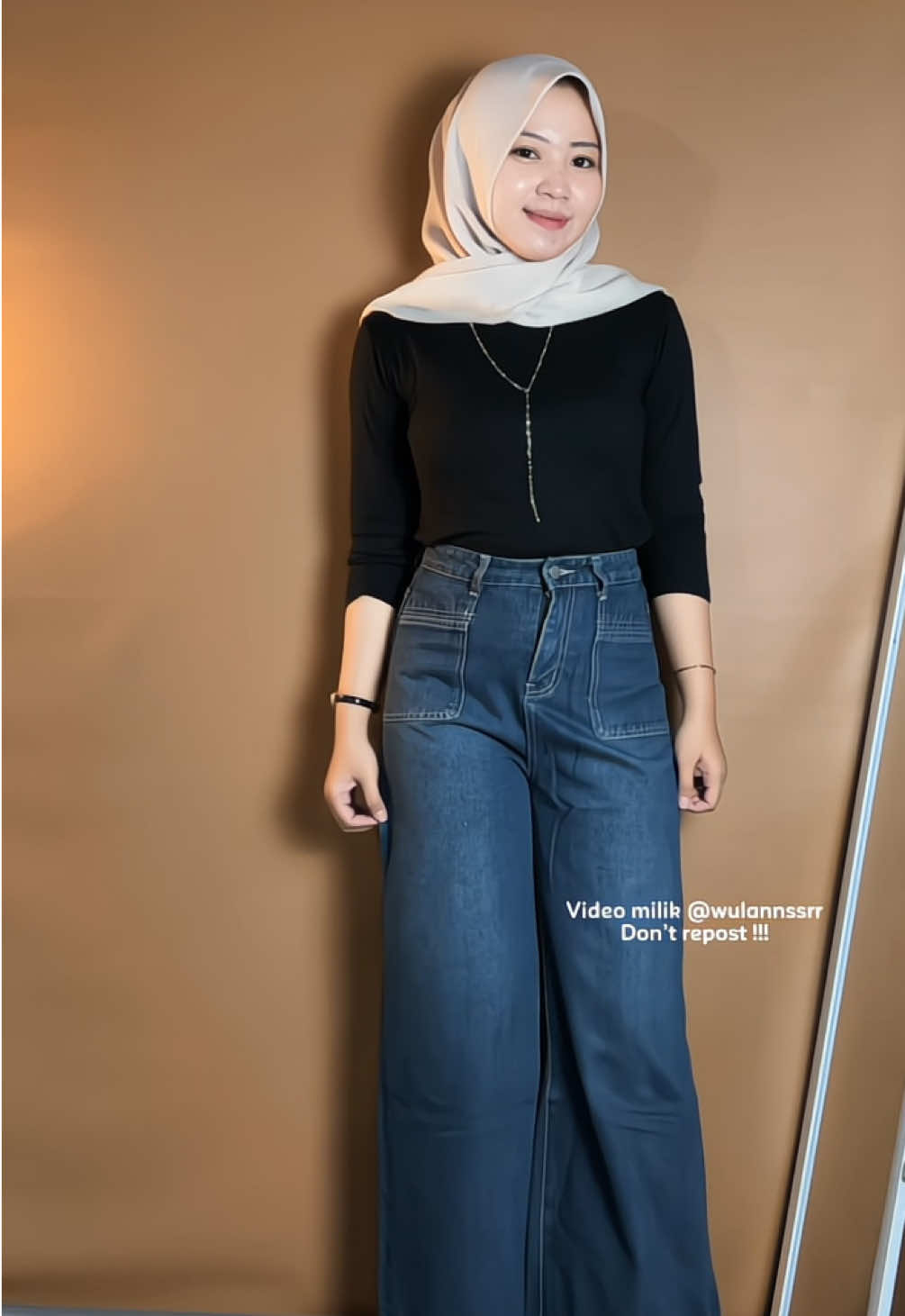 Suka bgt jeansnya 🫶🏻 #jeanshighwaist #jeanswanita #celanajeans 