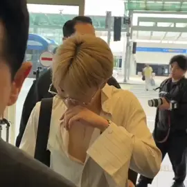 Jimin at the airport today, leaving for Dior Paris Fashion Week, which will be held on oct 1, 2025. Have a safe flight, Jimin~aah.🐣🫶🏻 #jimin #JiminxDior #Dior #fyp #foryoupage 